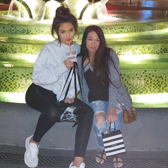 Meet Your Posher, Michele ☪️☪️☪️ - Picture 9 of 16